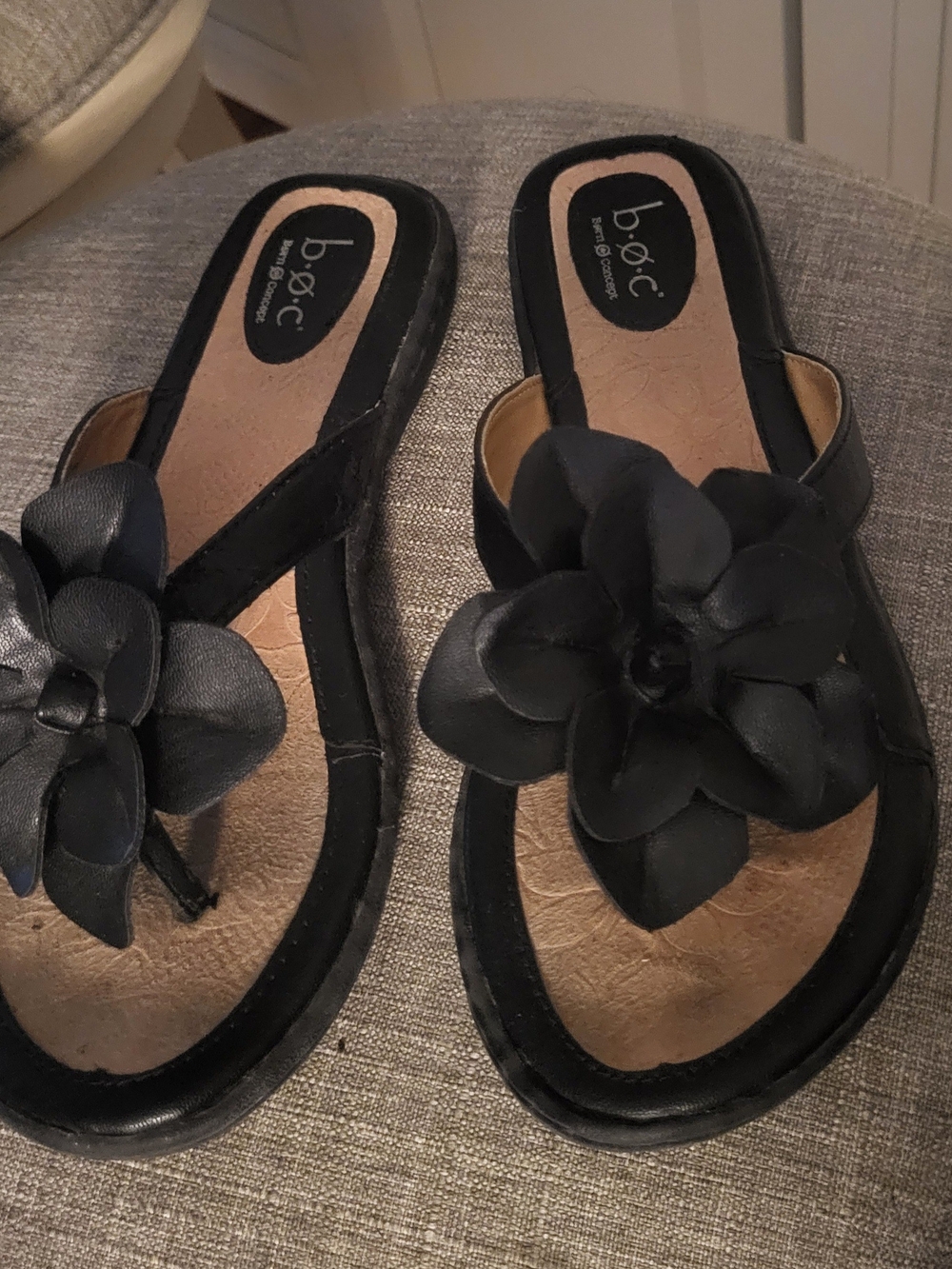 b.o.c. Black Floral Toe-Post Sandals for Women